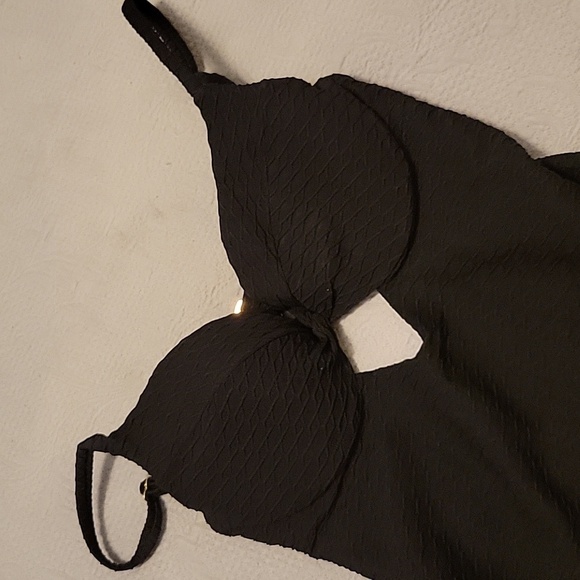 The Twist Removable Push-Up One-Piece Swimsuit - Picture 4 of 4